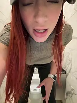 DIRTY PUSSY FULL OF MILK IN PUBLIC