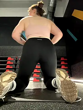 Stretching in the gym - vídeo de BustyBonnieUK modelo de câmara