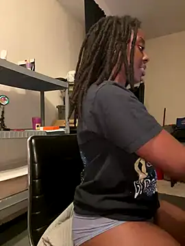 My squirt ended this private but we finished in the next one 😭😭 - video by choclatepeaach cam model