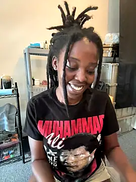 Feet and Wataa?? - video by choclatepeaach cam model