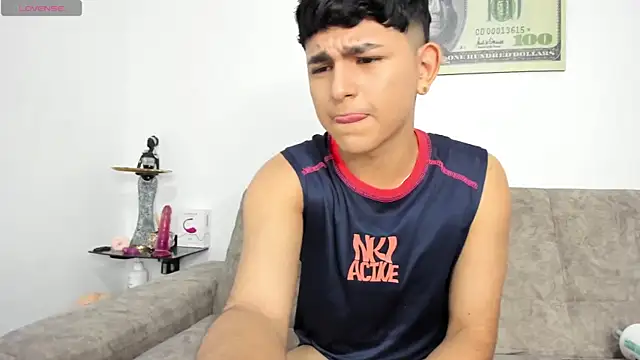 MASTURBATION AMAZING WITH BIG CUM – video modela na kameri Lyam_ap