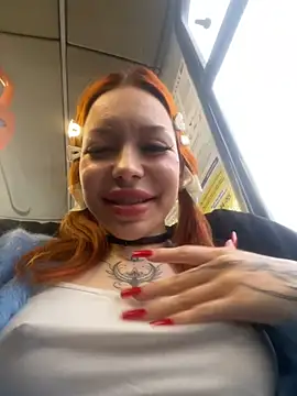 Private with my favourite prince on the bus - vídeo de la modelo de cam babydolll