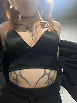Omg I’m cumming in public place - vídeo de la modelo de cam babydolll