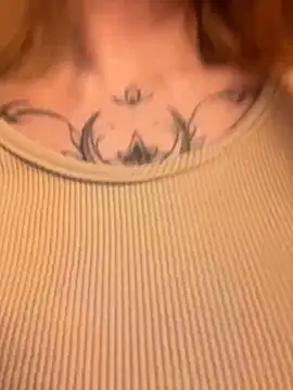 Risky play in public place - vídeo de la modelo de cam babydolll