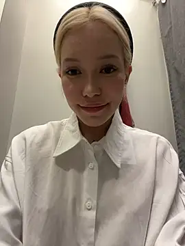 Cut and ripe my shirt - video by babydolll cam model