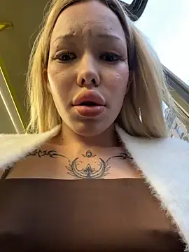 Play with my pussy in bus - video by babydolll cam model