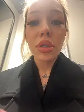 Naked in coat infront stranger - video by babydolll cam model