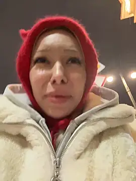 STRANGER TOUCHING MY BOOBS IN THE STREET - vídeo de la modelo de cam babydolll