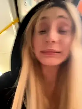 TWO GIRLS BUS PUSSY PLAY - vídeo de la modelo de cam babydolll