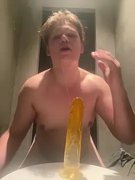 In the shopping center, there’s a sloppy blowjob and a cumshot. - video av big_boy163 cam-modell