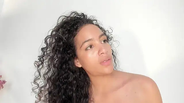 Fingering my Pussy - video van AntonellaHall_ cam-model