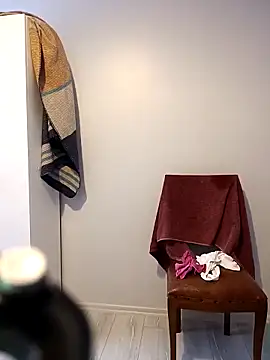 Big dildo in doggy styla after Cumshot - video di PerfectBisex modella di cam