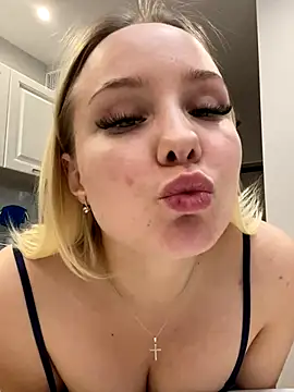 big toy fucks small pussy– SilasCollins kameramodell videója