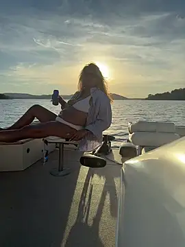 [14 Nov 16:12] Public Show - video by 69vivian cam model