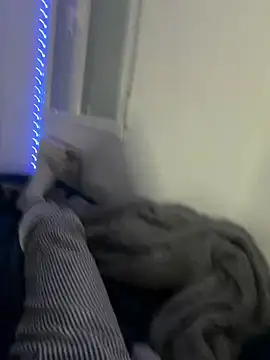 I masturbated on my bed and came in front of the mirror