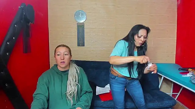 sneeze and Paola's face - video by Chrystal_Sl85 cam model