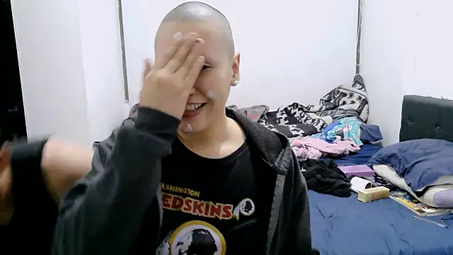 MAKING ULTRA BALD AGAIN THIS FUCKING BITCH－カメラキャストのluxandracon23の動画