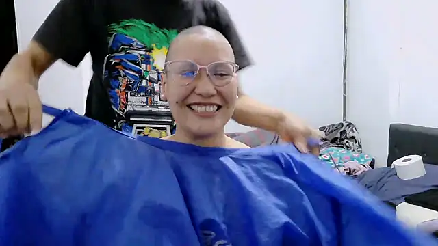 MAKING HER COMPLETELY BALD AGAIN－カメラキャストのluxandracon23の動画