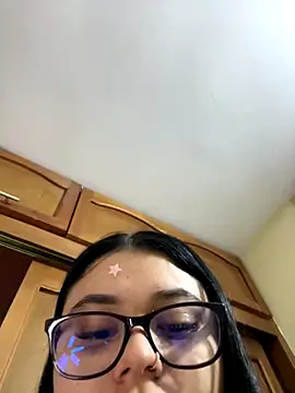 Hot in front of nana 🤫🤫🤫 - video di alissonfernandez_ modella di cam