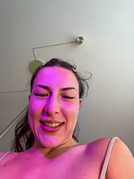 Crazy positions and Squirt - video di _ExoticGirl modella di cam