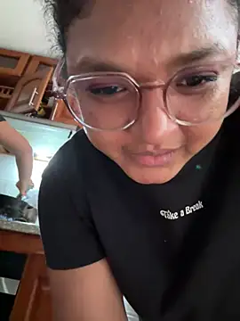 I show my friend and then I masturbate - video by emily_carzon1 cam model