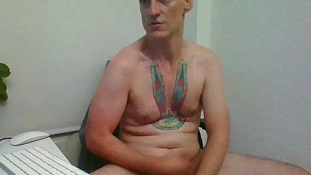 [14 Jul 09:25] Public Show - video by TomKxxxpnp cam model