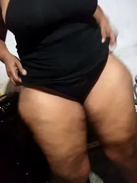 [30 Jan 22:13] Private Show – видео вебкам-модели curvyloneah75