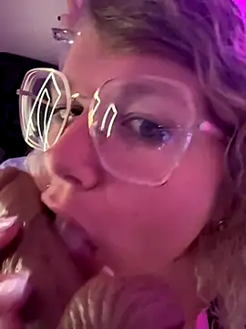 [12 Sep 19:59] Fingering with Squirt - video by CurvyAnonymousGirl89 cam model