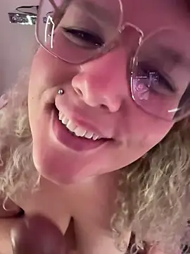 [6 Oct 17:28] Put me Doggy - video by CurvyAnonymousGirl89 cam model