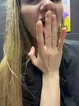 THE BABY IS SUCKING ON THE TASTY FINGERS - clip cu BARAVISHA model videochat