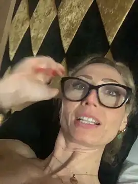 PVT mi massaggio la fica - video by harleyejoker1 cam model