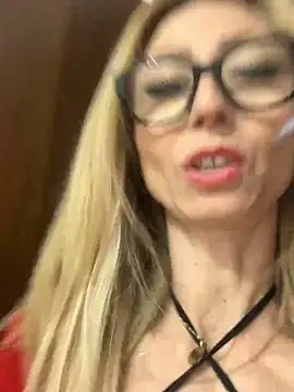 SPY SHOW PLAY DROOL FEET MOSTRO LE SCARPE E POI SBAVO SUI PIEDI - video by harleyejoker1 cam model