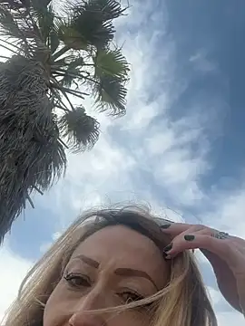 PVT AL MARE CON UNO SCONOSCIUTO GLI SUCCHIO IL CAZZO ALL APERTO - video by harleyejoker1 cam model