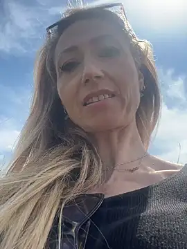 PVT CONTINUO DEL MARE CON SCONOSCIUTO GLIELO SUCCHIO ANCHE IN MACCHINA - video by harleyejoker1 cam model