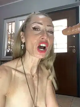 PVT DILDO BJ + MASTURBATING - video van harleyejoker1 cam-model