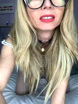 PVT MI SCOPO LA FICA CON UN BEL DILDO - video van harleyejoker1 cam-model