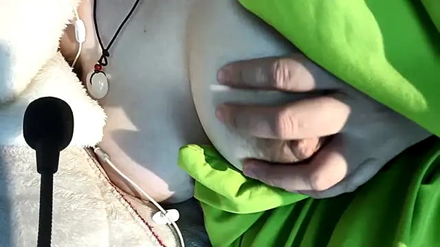 [28 Dec 13:19] Public Show - video by AngelwithEcup cam model