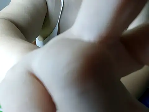 [11 Jun 12:06] Public Show - video của người mẫu cam AngelwithEcup