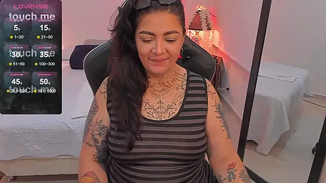 sexy dance + touch body - video by poisson_ivy cam model