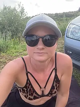 Private Show, Outdoor, Bj Dildo, Dildo Ride + Cum Countdown - video by Samira-Summer cam model