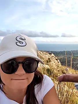 161. Public Show - Blowjob Outdoor in public - فيديو من Samira-Summer موديل الكام