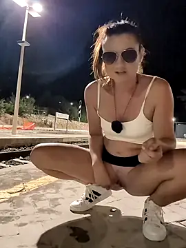247. Risky Public Fountain Squirt at the train station (Ticket Show) - clip cu Samira-Summer model videochat