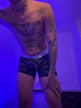 “Train with flow — Squats to the rhythm of the strip” - video by Junihn0 cam model