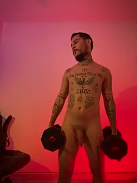 🔥 “Mancuernas, sudor y placer… ¿te unes a mi rutina?” - video by Junihn0 cam model