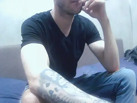 [31 Dec 20:52] Public Show - video by SexyTigris32 cam model