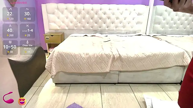 SHOW PUSSY SO CLOSE - video by JeremmyAndStacy cam model