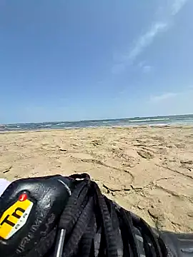 [13 Jun 15:44] Public Show - video by jourdinio13 cam model