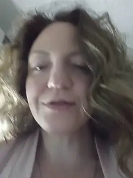 Naked mommy:) slap ass:) – video od webkamerové modelky KattyLuuu