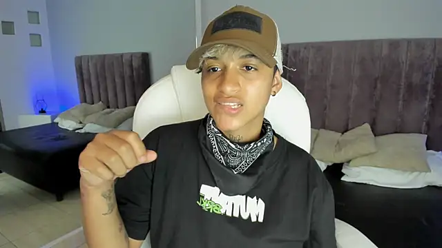 Tomboy rubbing and show u her pussy - video by Dominick_jones cam model