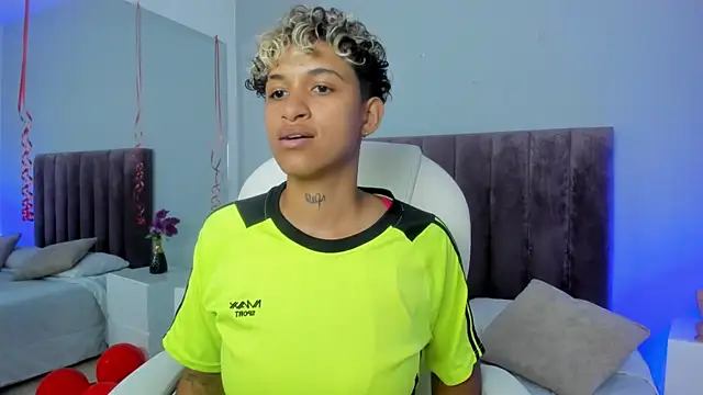 Playing with my tits and pussy - video by Dominick_jones cam model